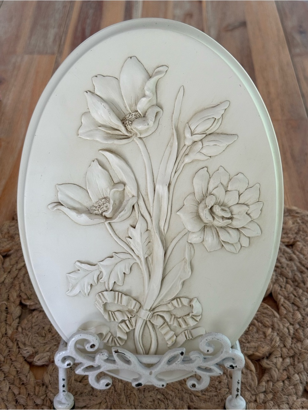 Hermitage Cream Oval Floral Wall Plaque